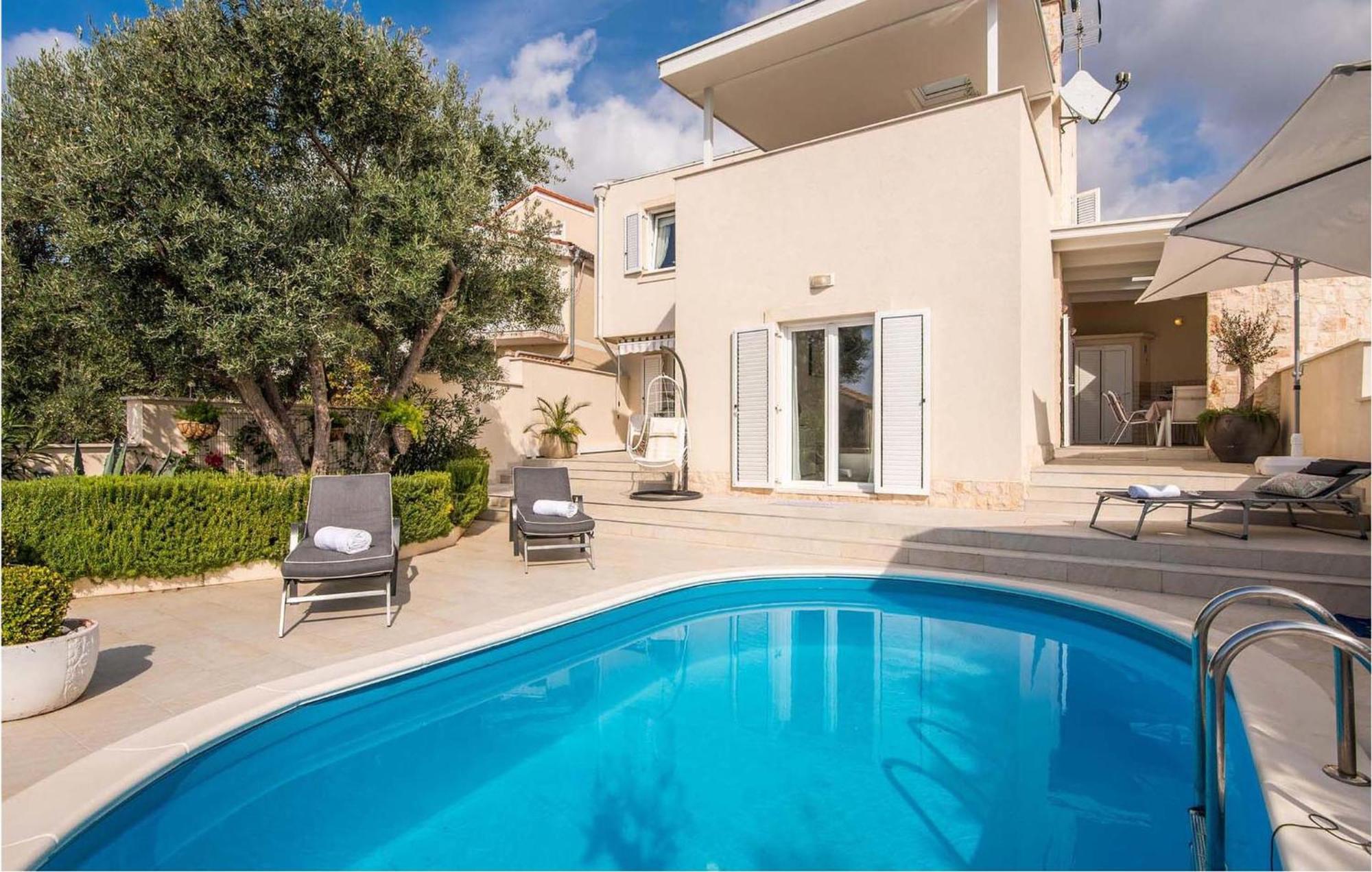 Beautiful Home In Martinscica With Wifi 외부 사진