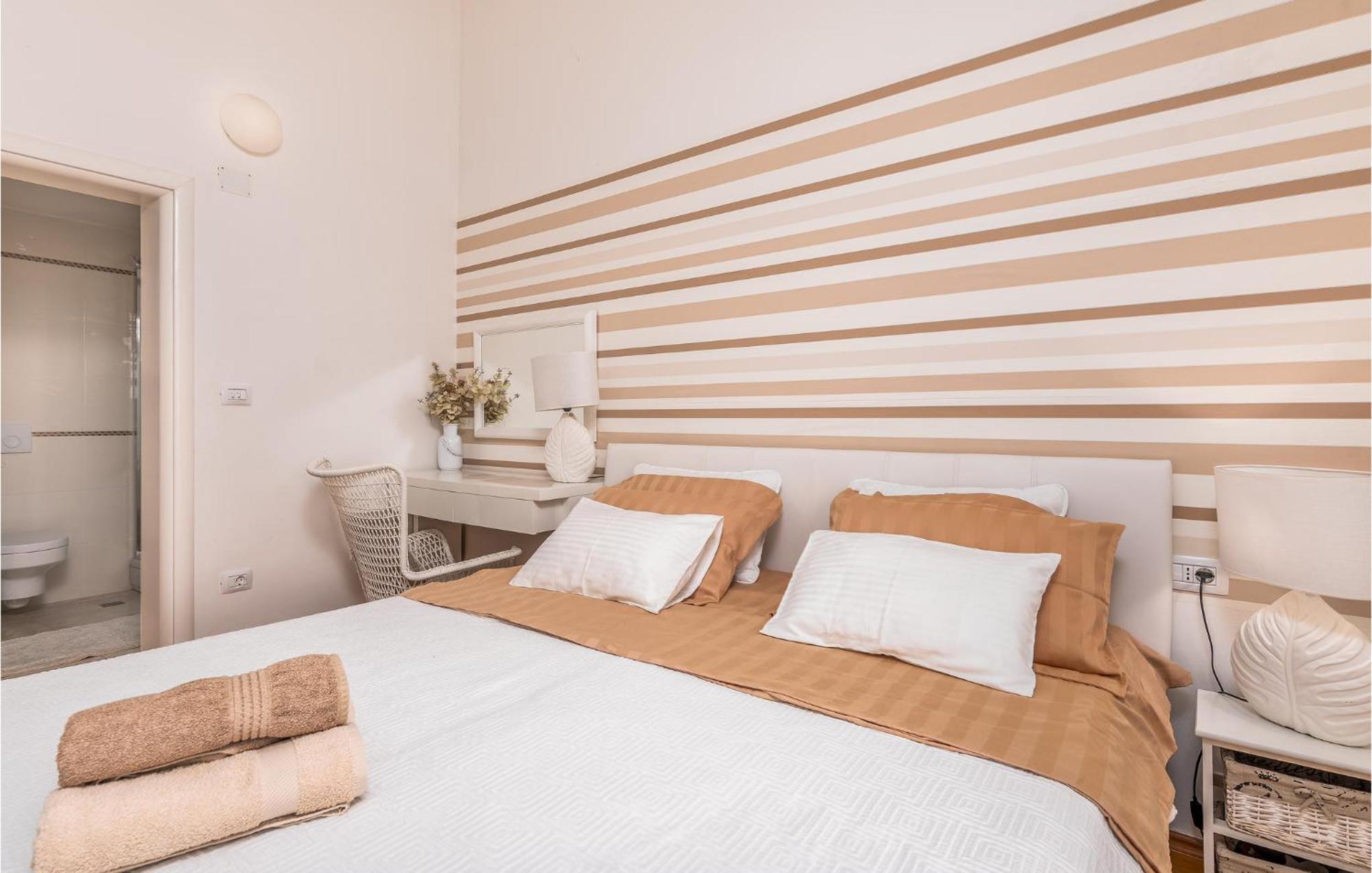 Beautiful Home In Martinscica With Wifi 외부 사진