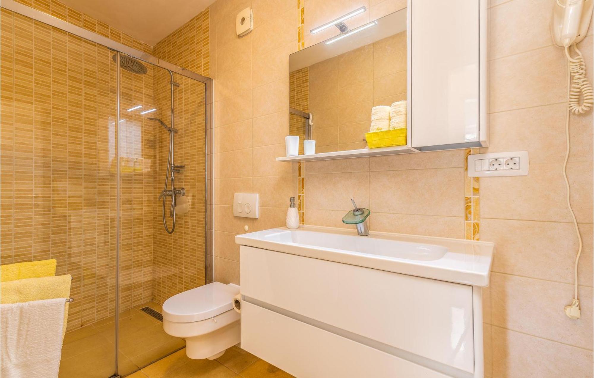 Beautiful Home In Martinscica With Wifi 외부 사진